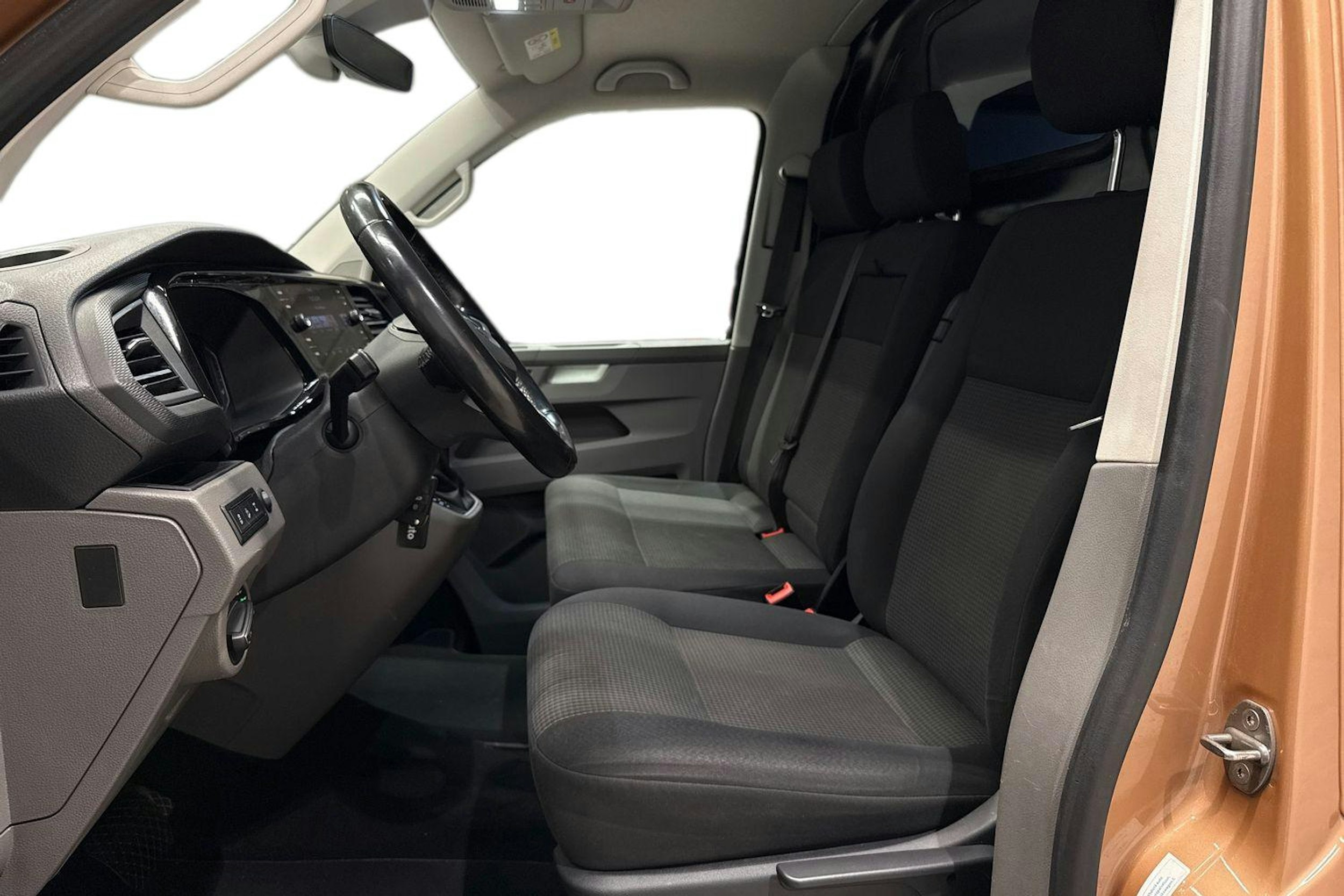 ruskea (beige) Volkswagen Transporter 2020 kuva 10.