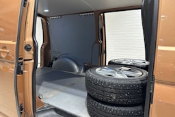 ruskea (beige) Volkswagen Transporter 2020 kuva 14.