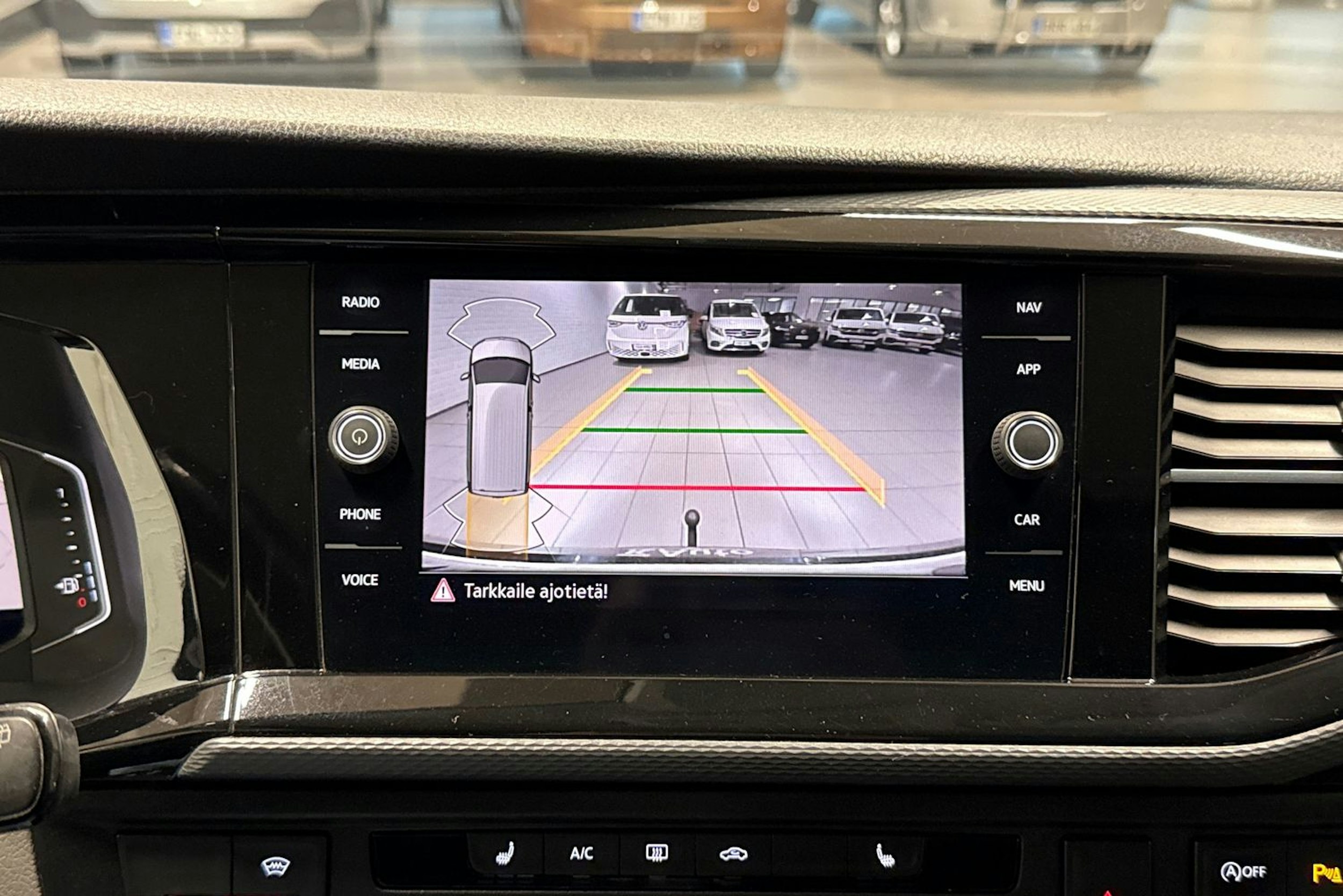 ruskea (beige) Volkswagen Transporter 2020 kuva 17.