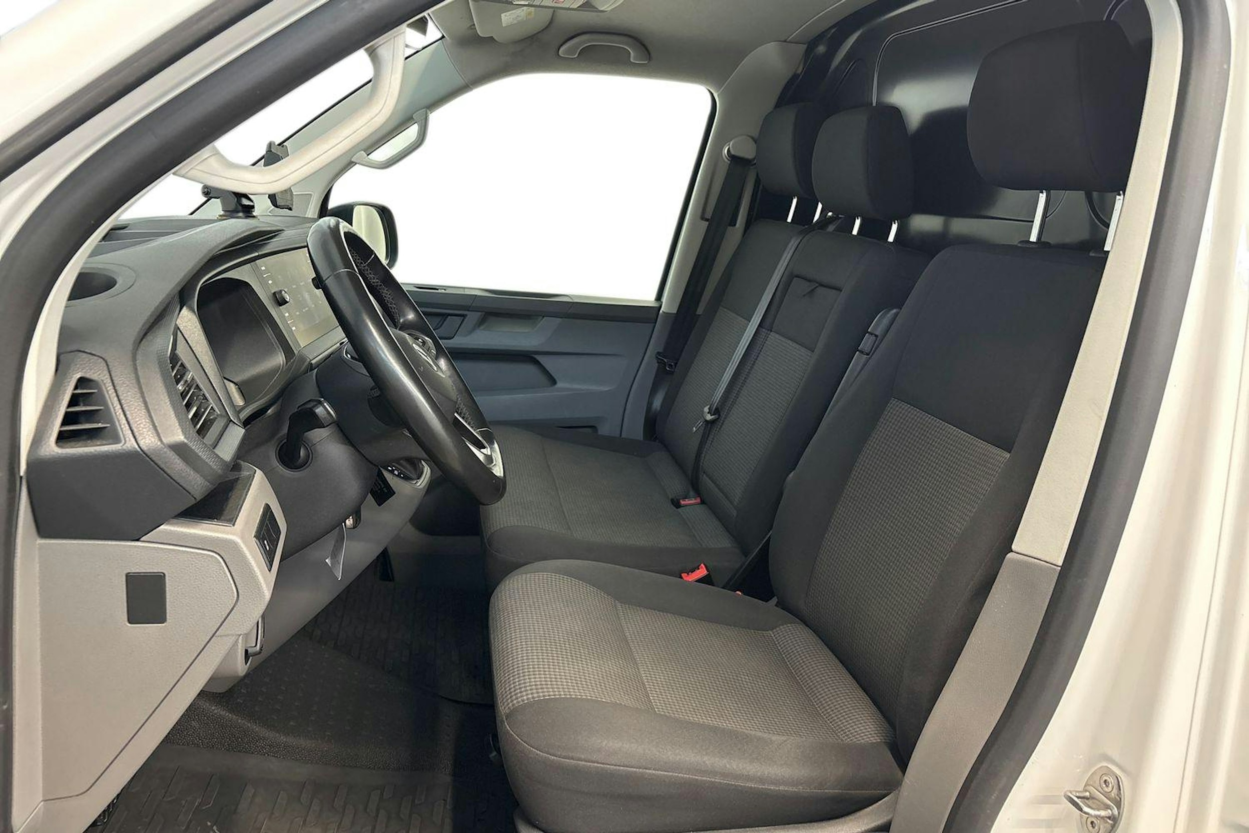 valkoinen Volkswagen Transporter 2020 kuva 11.