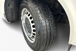 valkoinen Volkswagen Transporter 2020 kuva 12.