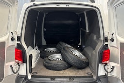 valkoinen Volkswagen Transporter 2020 kuva 13.