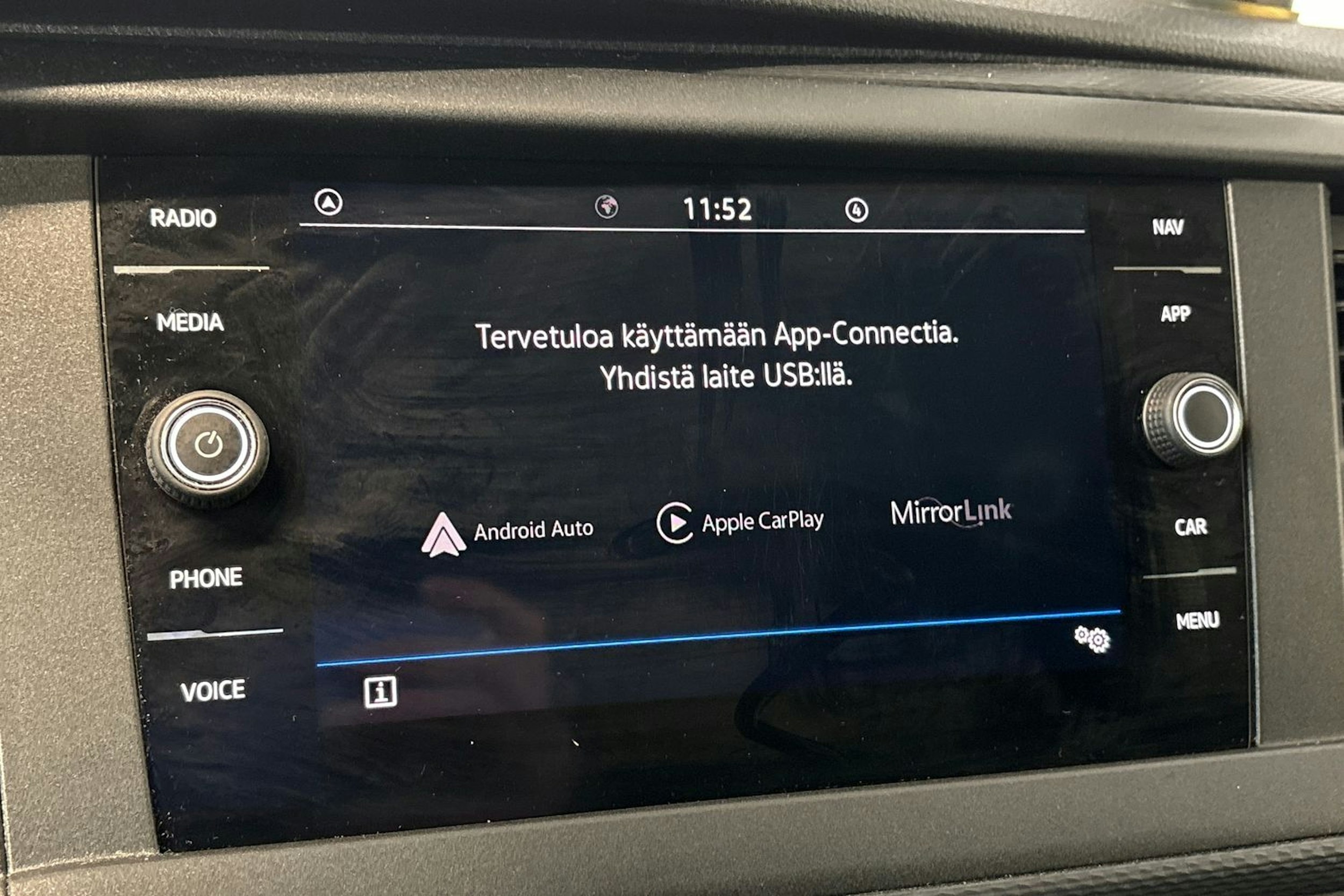 valkoinen Volkswagen Transporter 2020 kuva 17.