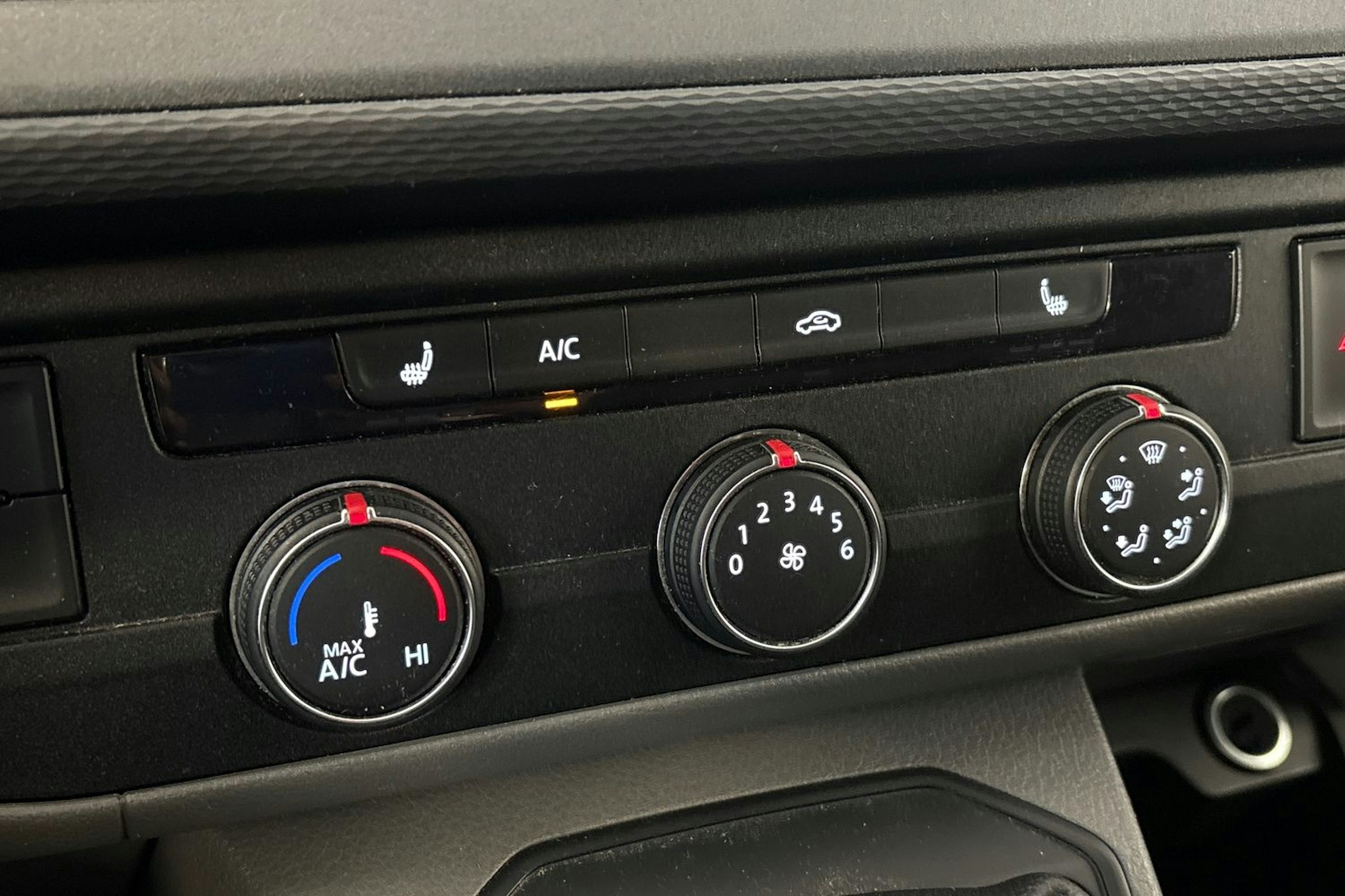 valkoinen Volkswagen Transporter 2020 kuva 21.