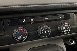 valkoinen Volkswagen Transporter 2020 kuva 21.