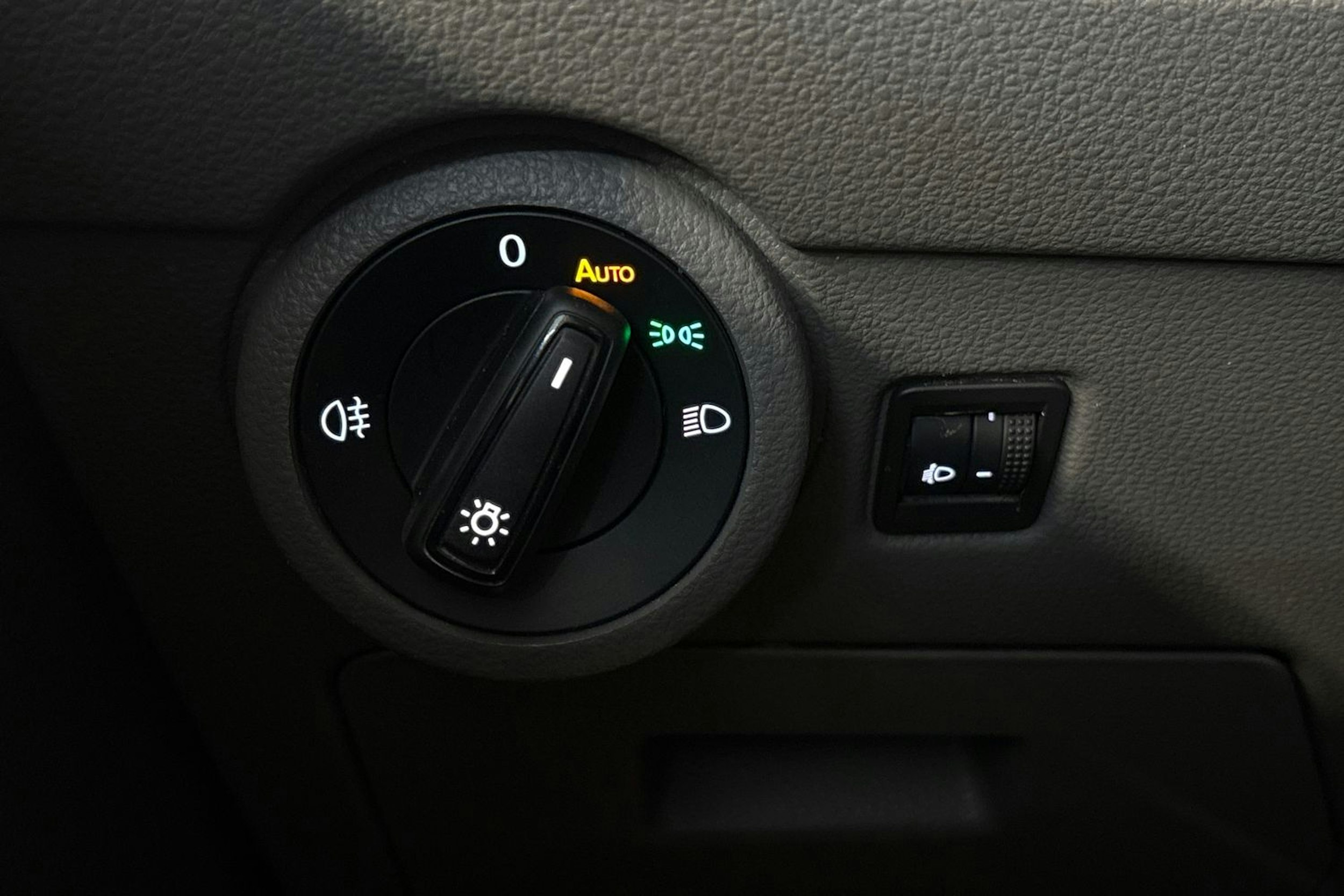 valkoinen Volkswagen Transporter 2020 kuva 24.