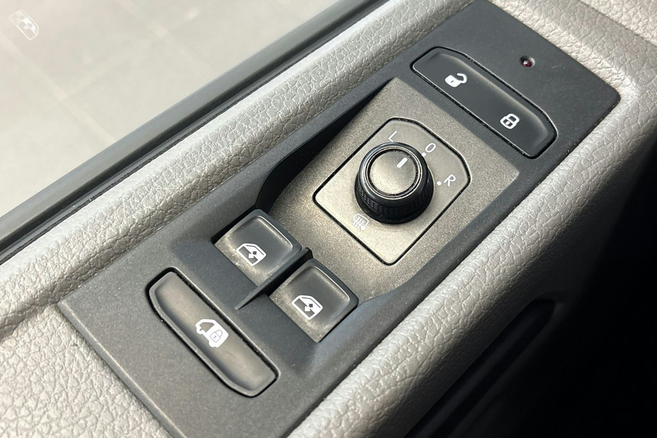 valkoinen Volkswagen Transporter 2020 kuva 25.