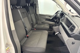valkoinen Volkswagen Transporter 2020 kuva 28.
