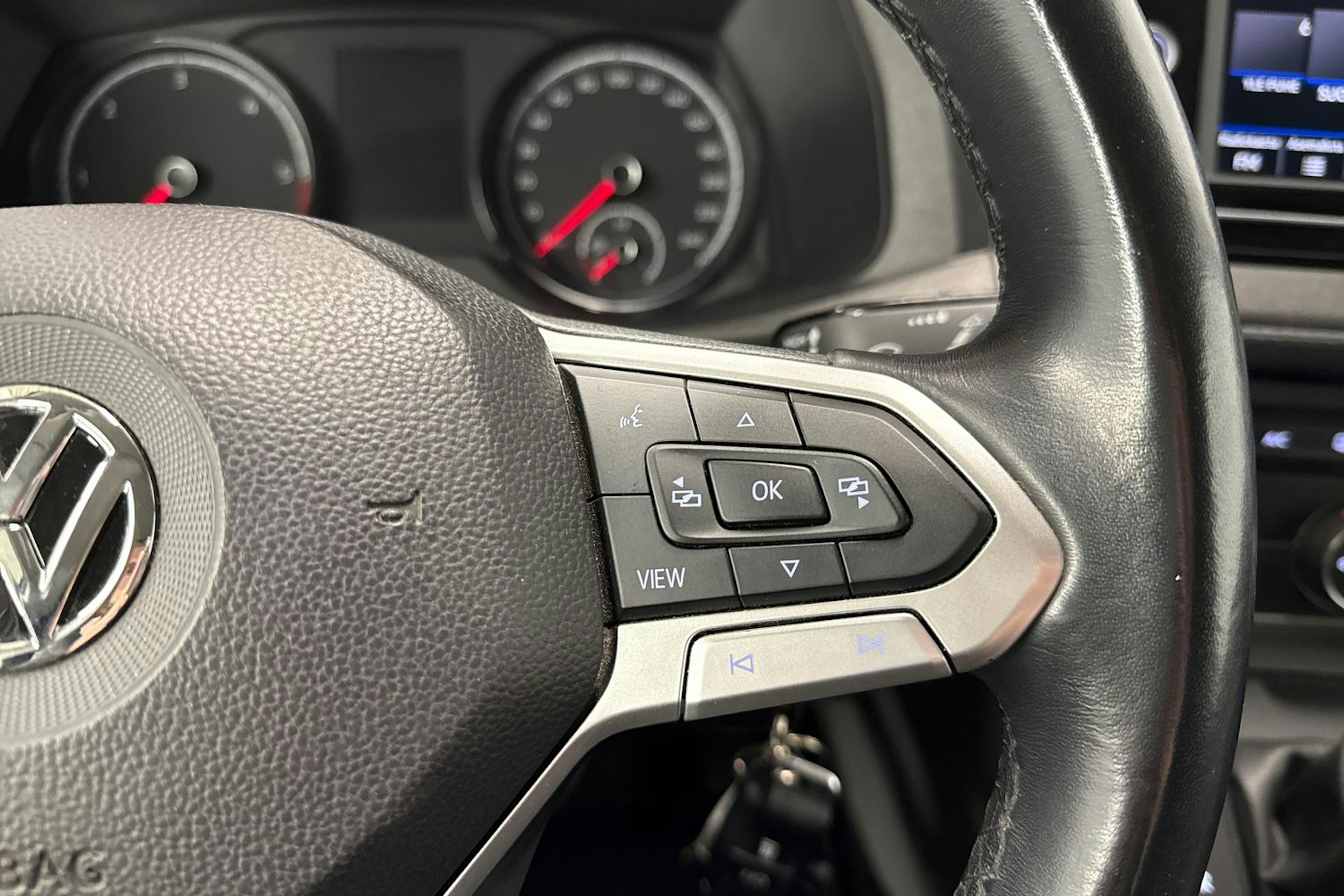 valkoinen Volkswagen Transporter 2020 kuva 16.