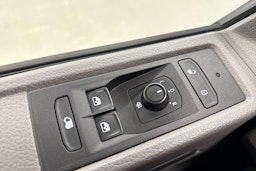 valkoinen Volkswagen Transporter 2020 kuva 19.