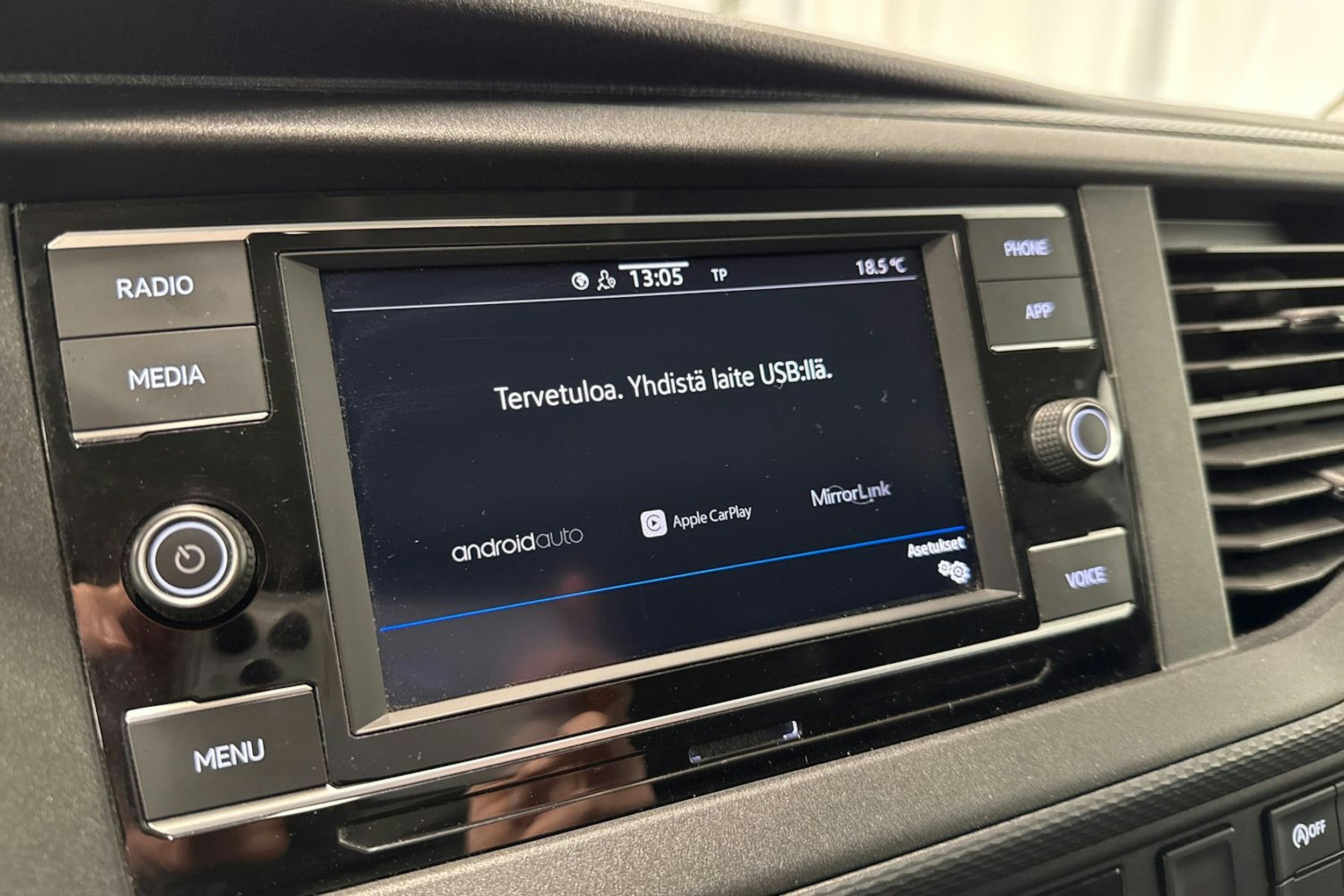 valkoinen Volkswagen Transporter 2020 kuva 21.