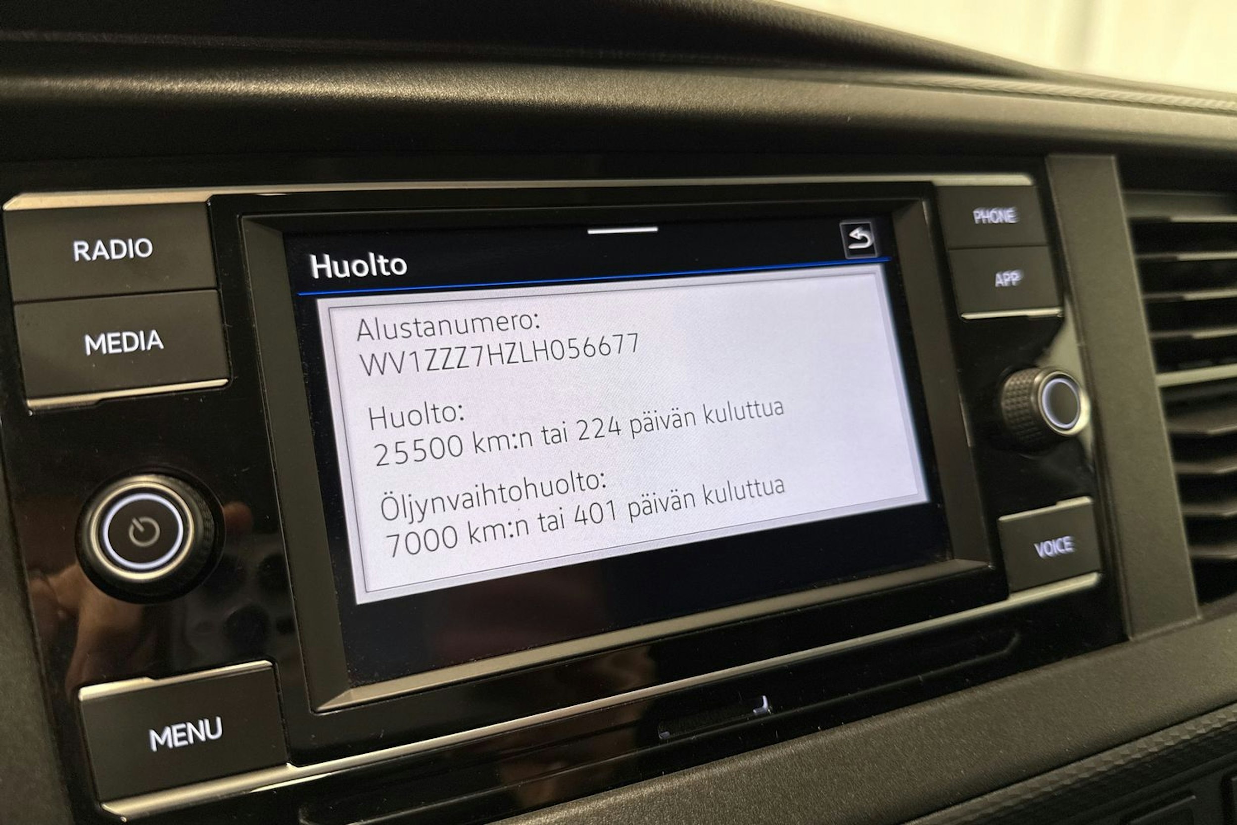 valkoinen Volkswagen Transporter 2020 kuva 22.