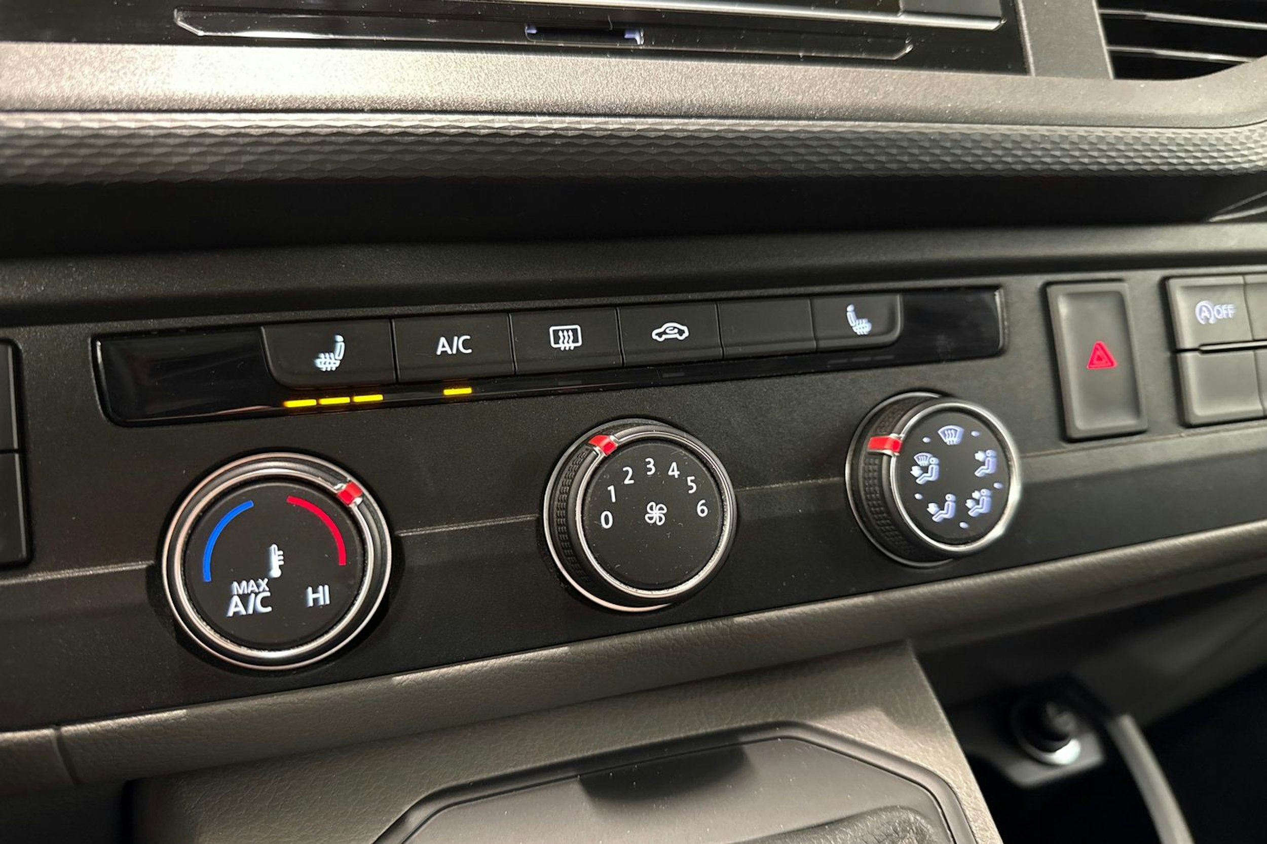 valkoinen Volkswagen Transporter 2020 kuva 23.