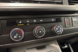 valkoinen Volkswagen Transporter 2020 kuva 23.