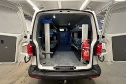 valkoinen Volkswagen Transporter 2020 kuva 15.