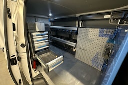 valkoinen Volkswagen Transporter 2020 kuva 16.