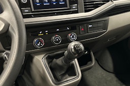 valkoinen Volkswagen Transporter 2020 kuva 21.