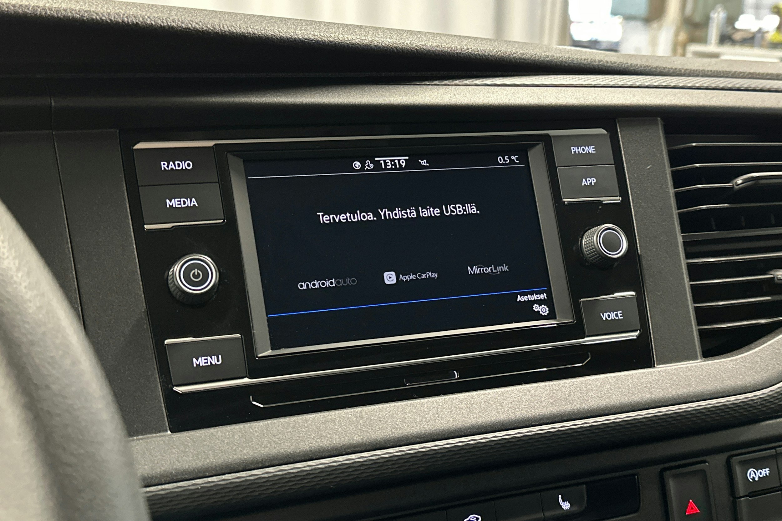 valkoinen Volkswagen Transporter 2020 kuva 23.