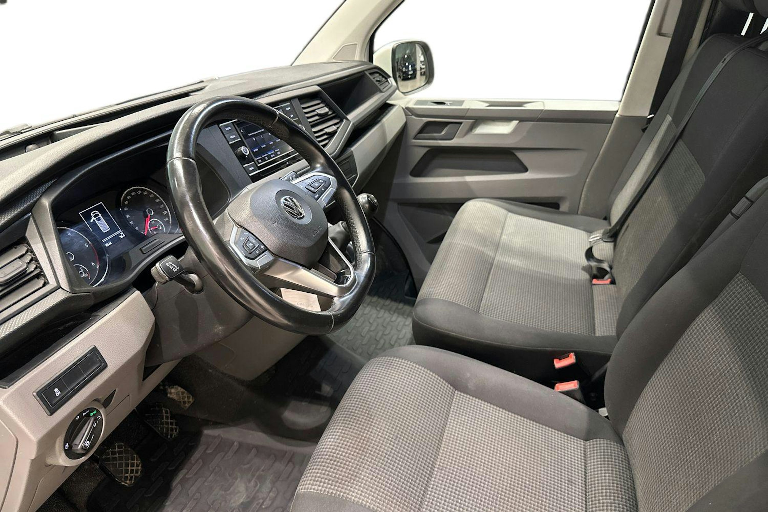 valkoinen Volkswagen Transporter 2020 kuva 7.