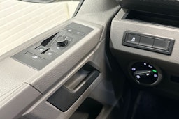 valkoinen Volkswagen Transporter 2020 kuva 15.