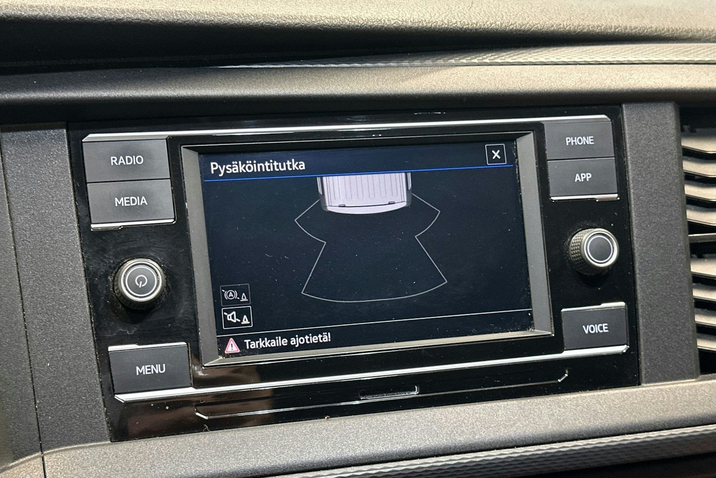 valkoinen Volkswagen Transporter 2020 kuva 18.