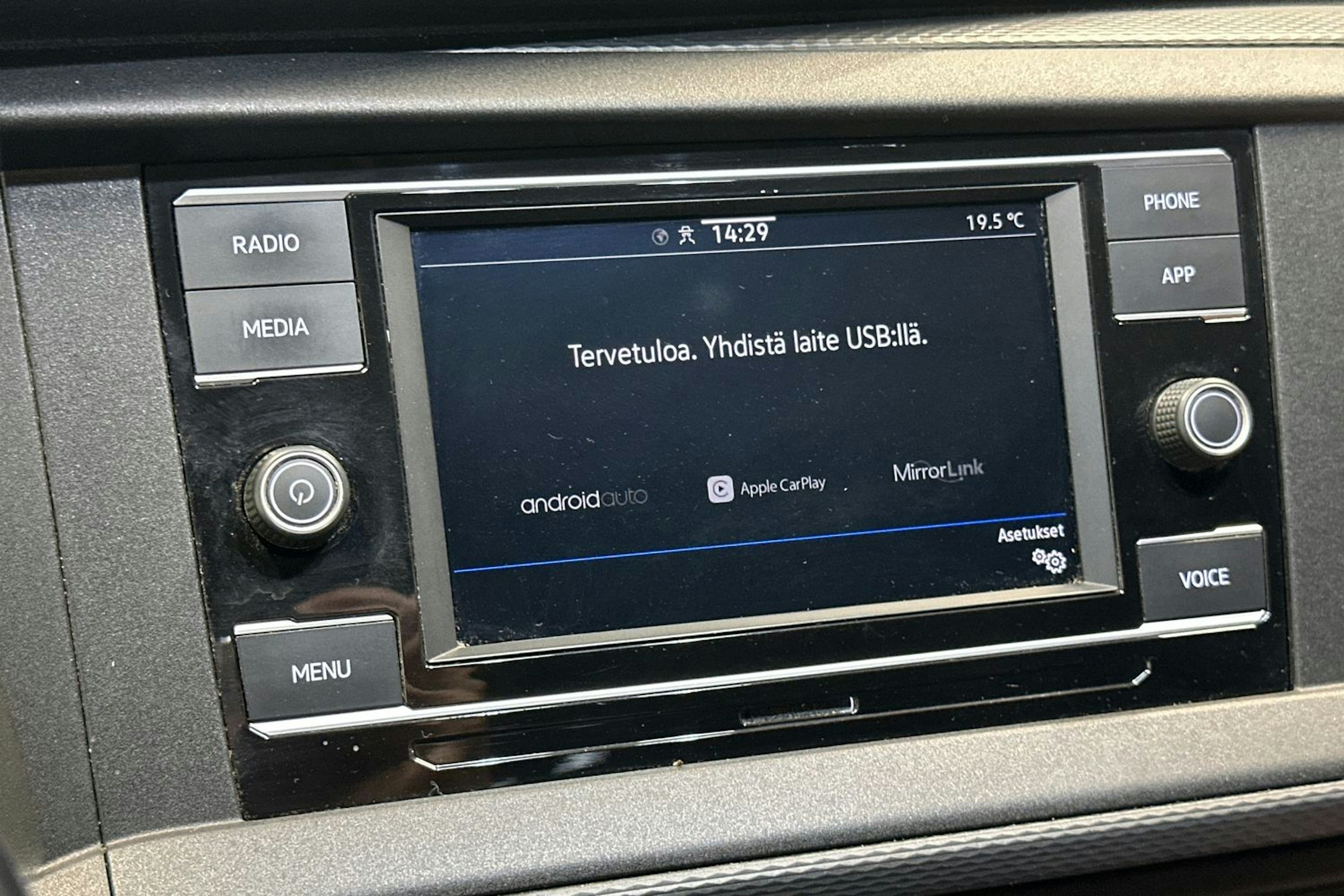 valkoinen Volkswagen Transporter 2020 kuva 19.