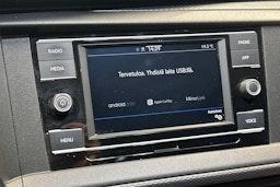 valkoinen Volkswagen Transporter 2020 kuva 19.