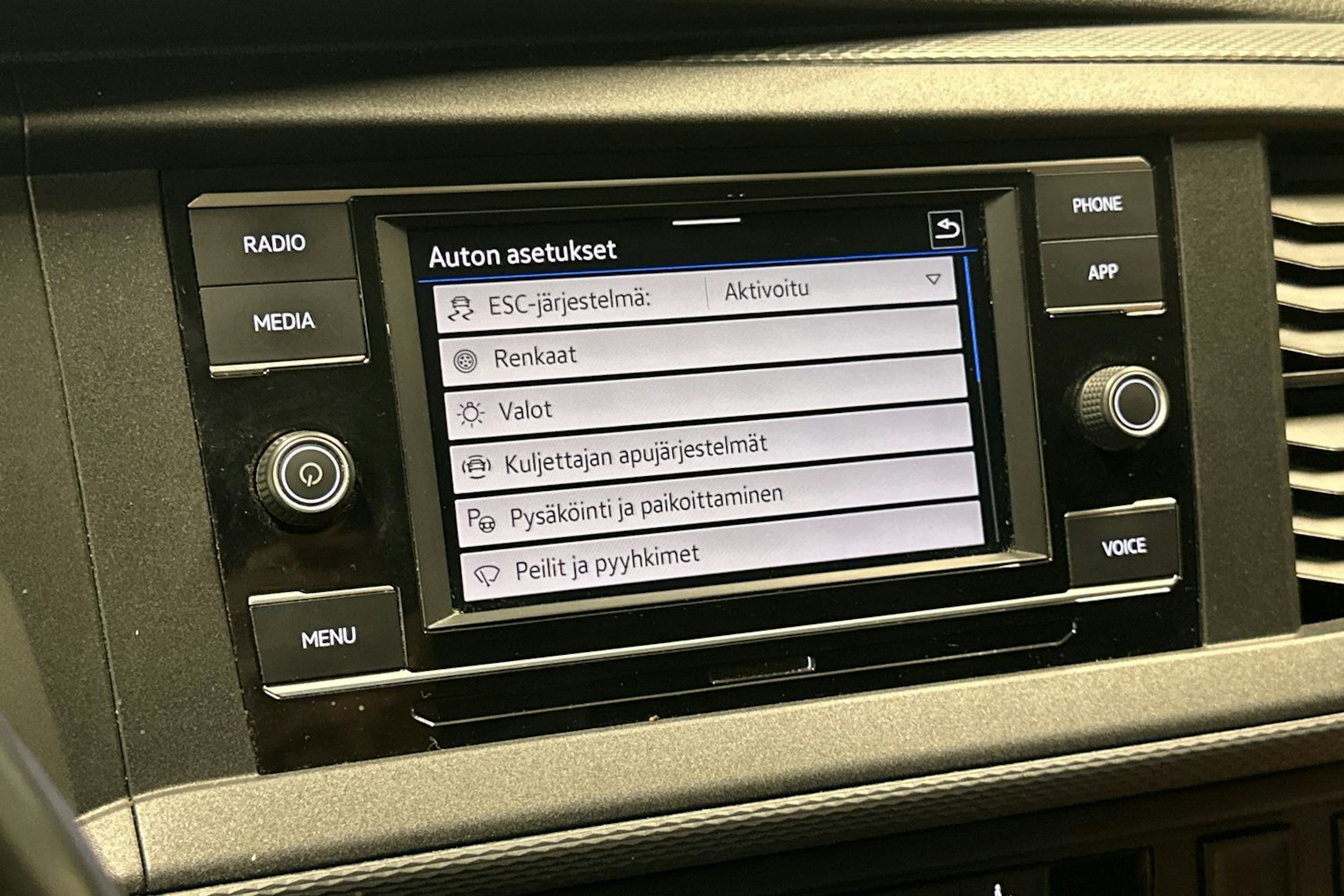valkoinen Volkswagen Transporter 2020 kuva 20.