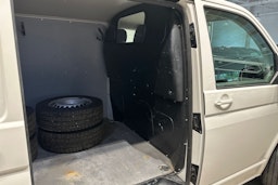 valkoinen Volkswagen Transporter 2020 kuva 25.