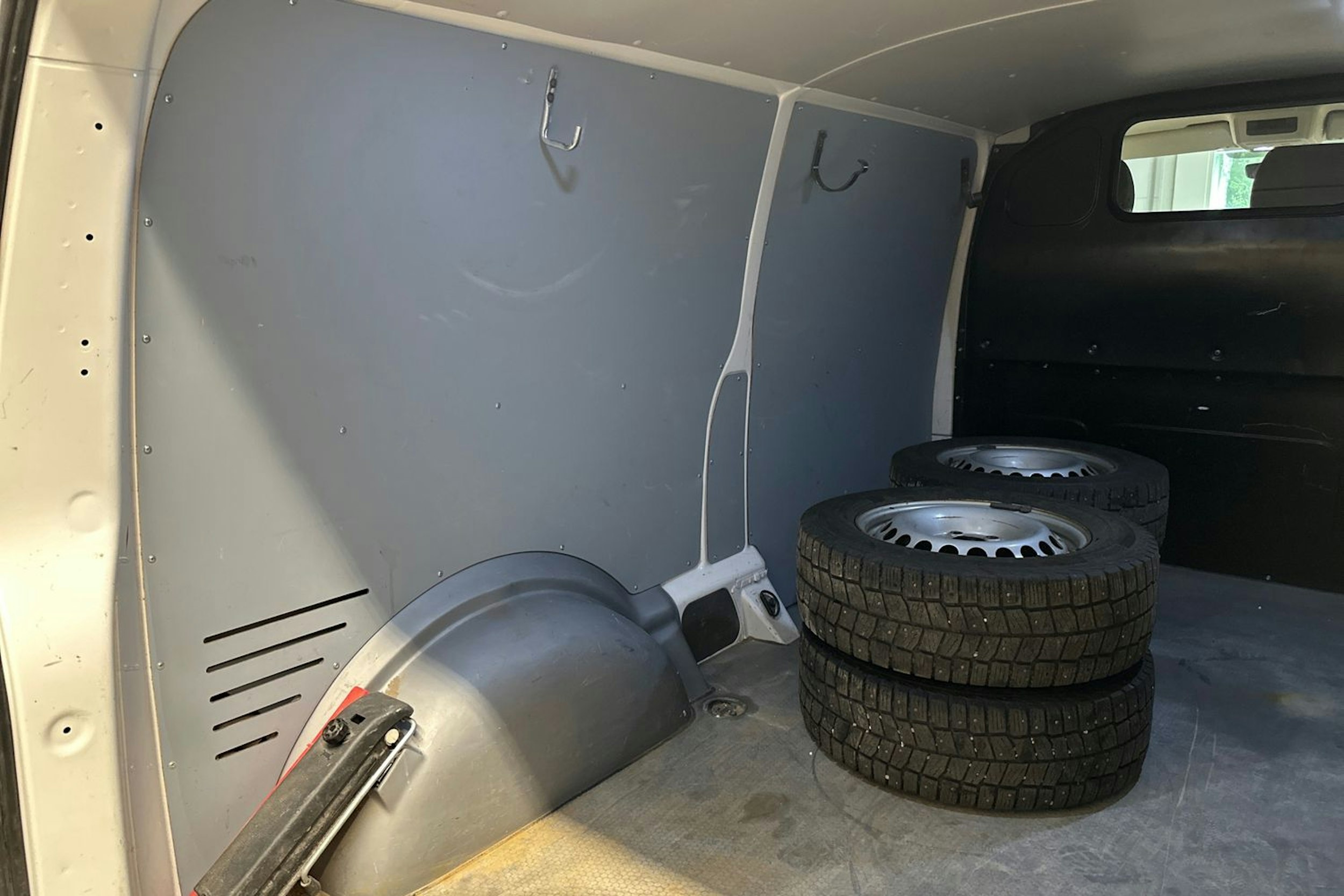 valkoinen Volkswagen Transporter 2020 kuva 30.