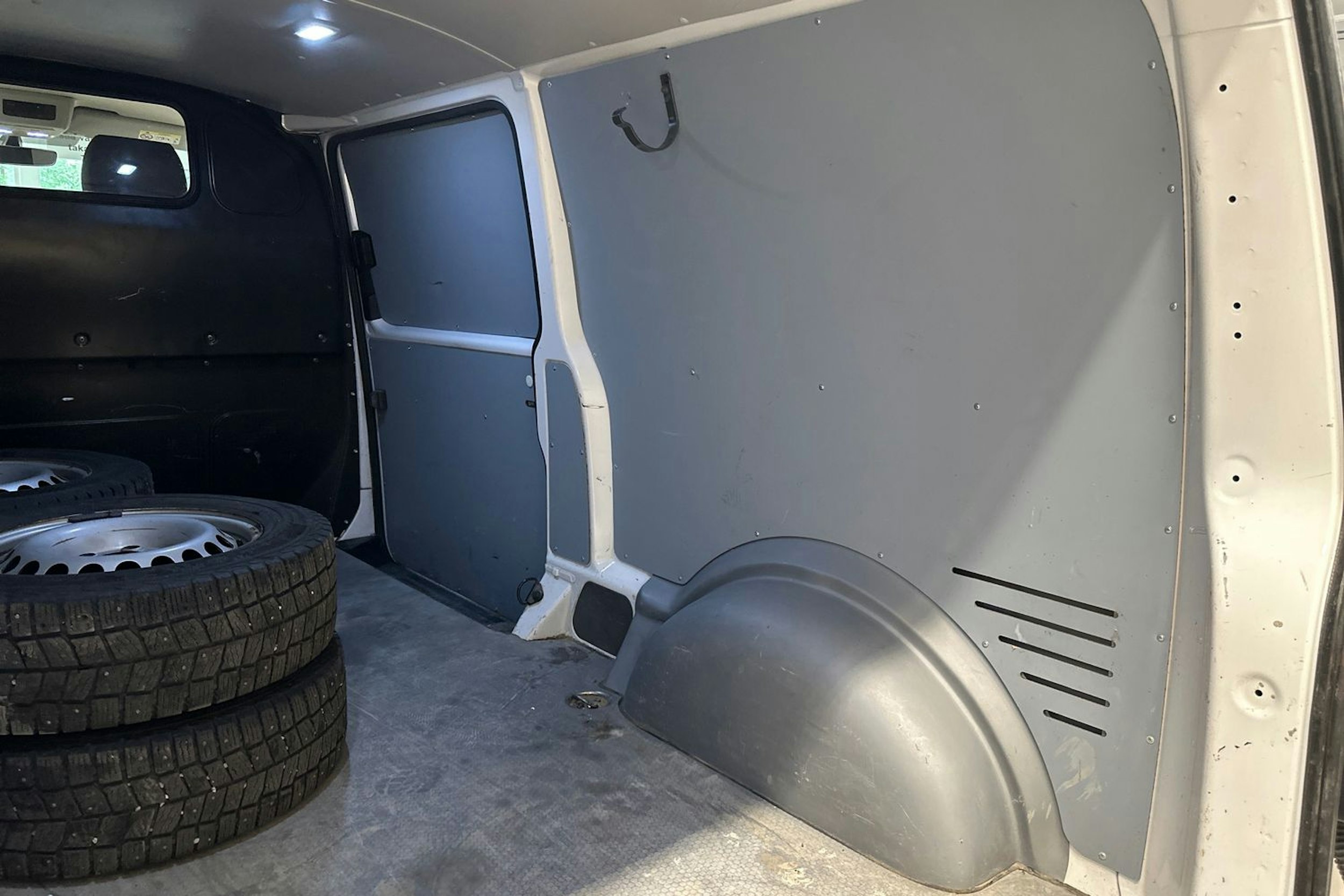 valkoinen Volkswagen Transporter 2020 kuva 31.