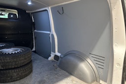 valkoinen Volkswagen Transporter 2020 kuva 31.