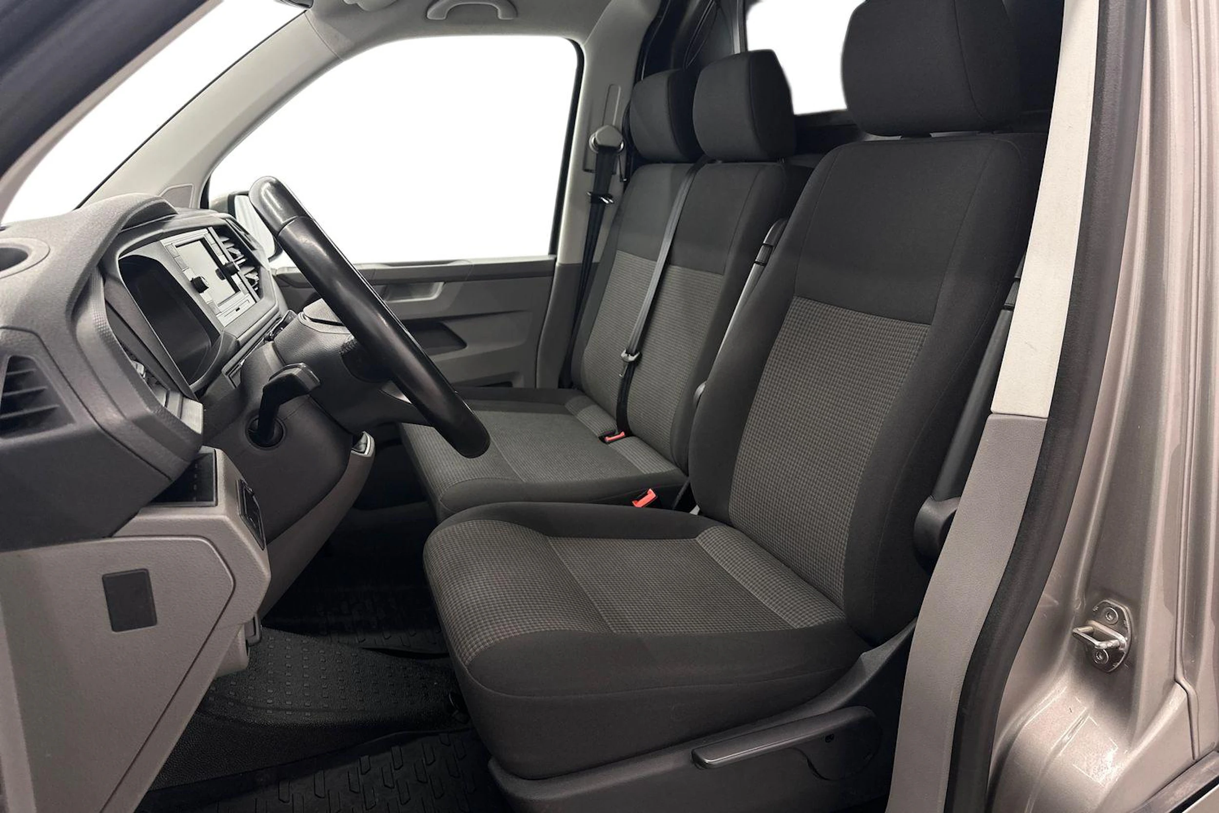 ruskea (beige) Volkswagen Transporter 2020 kuva 8.