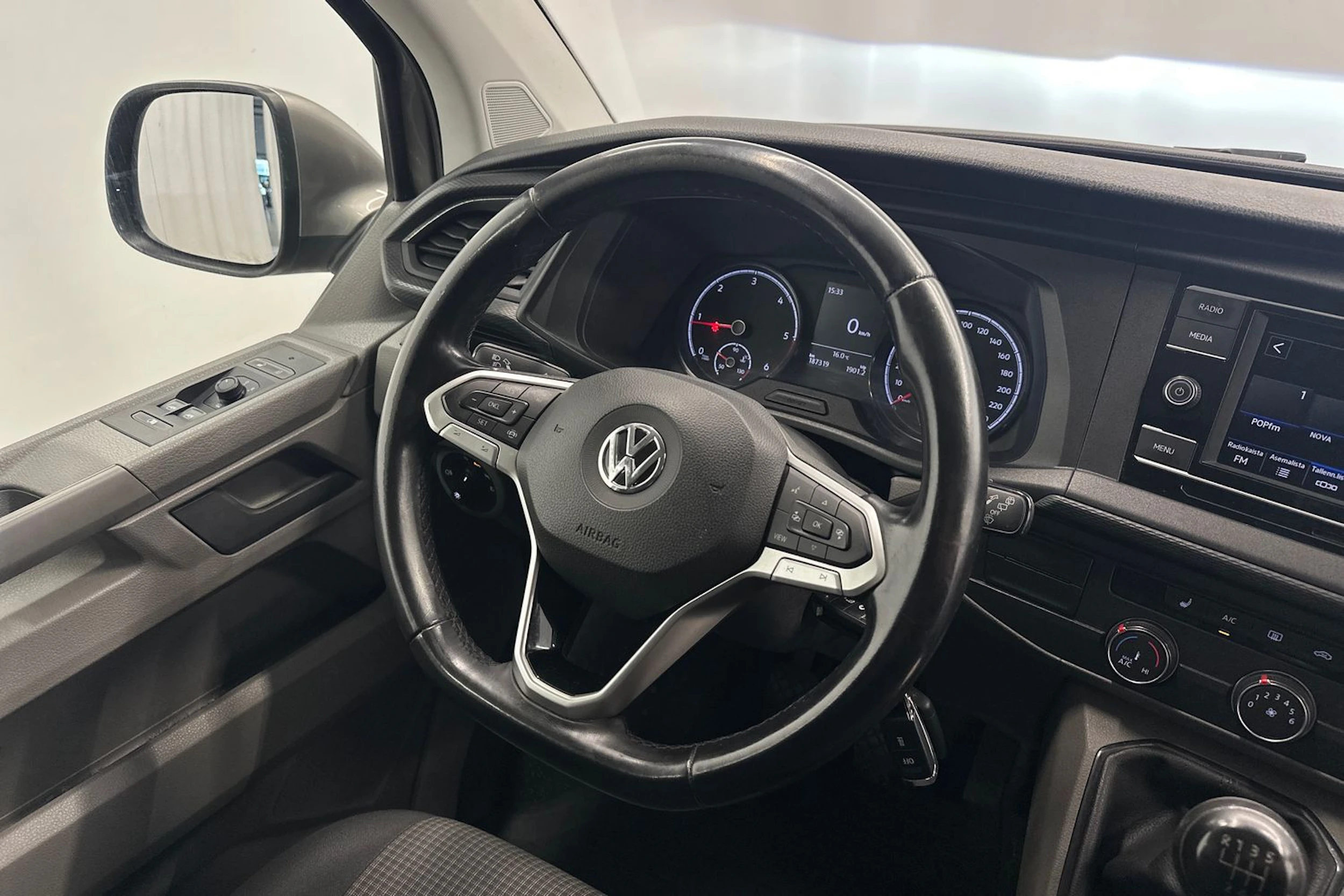 ruskea (beige) Volkswagen Transporter 2020 kuva 10.