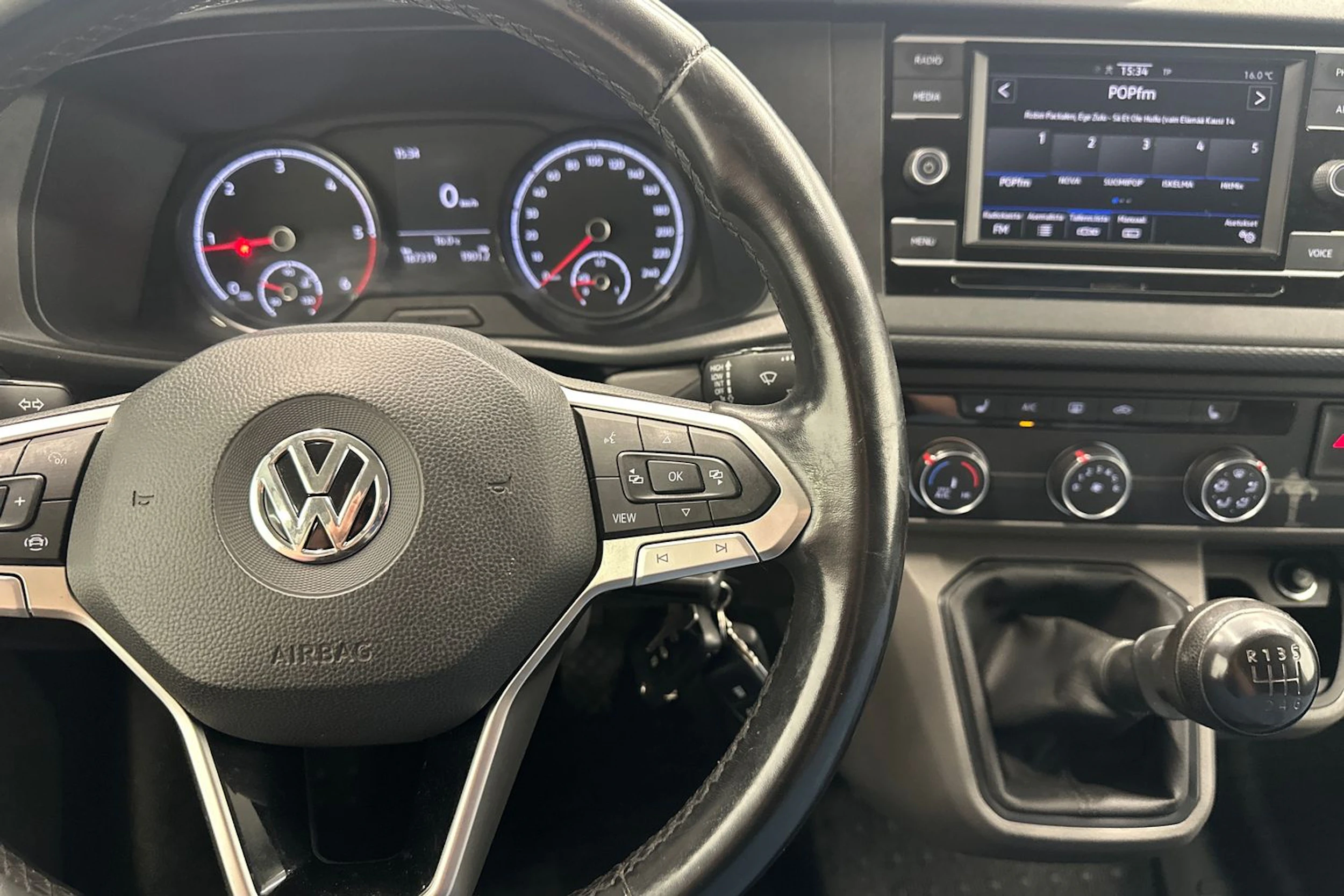 ruskea (beige) Volkswagen Transporter 2020 kuva 12.