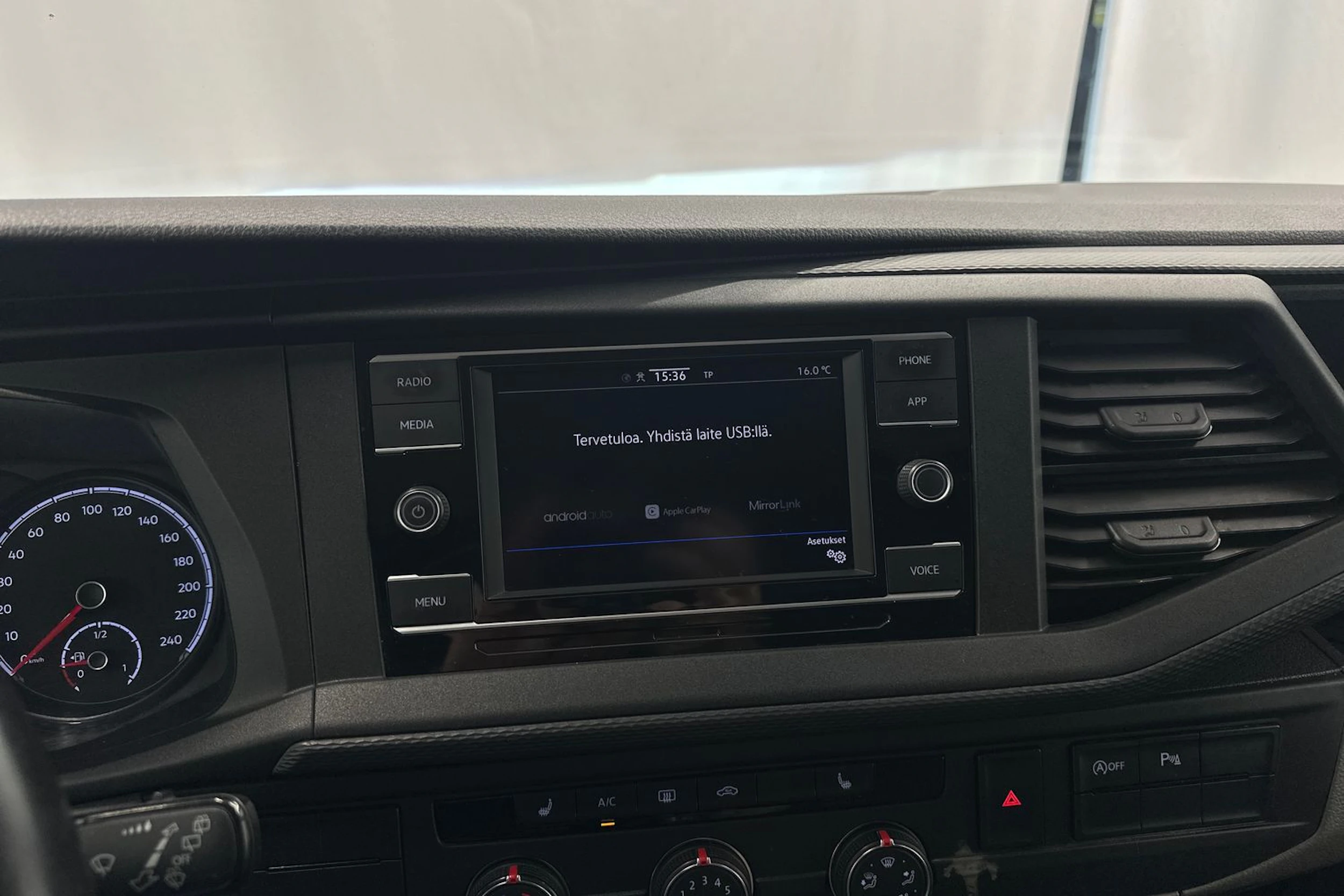 ruskea (beige) Volkswagen Transporter 2020 kuva 18.