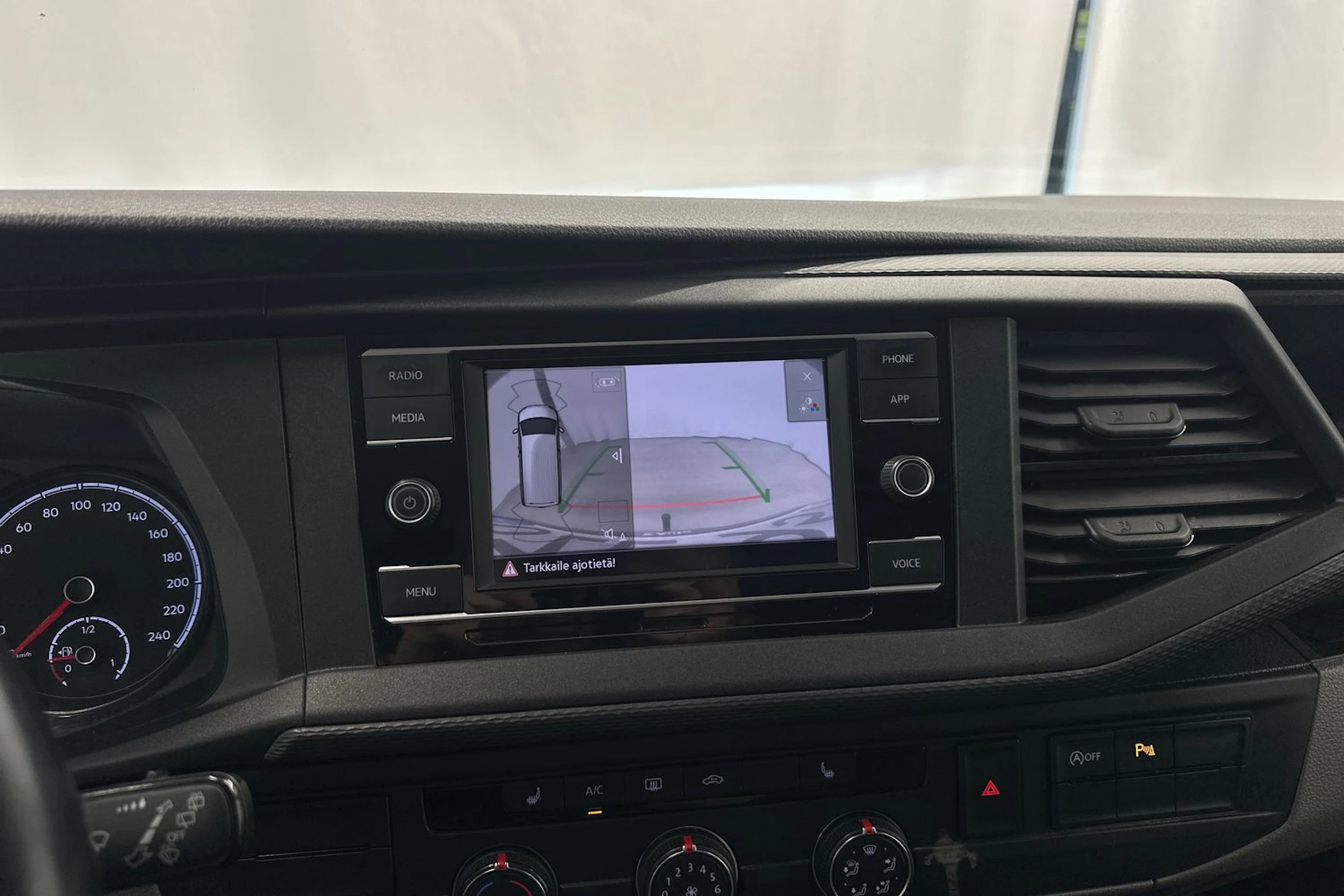 ruskea (beige) Volkswagen Transporter 2020 kuva 21.