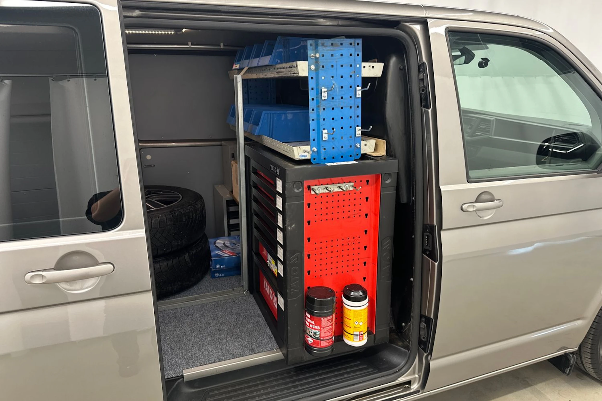 ruskea (beige) Volkswagen Transporter 2020 kuva 29.