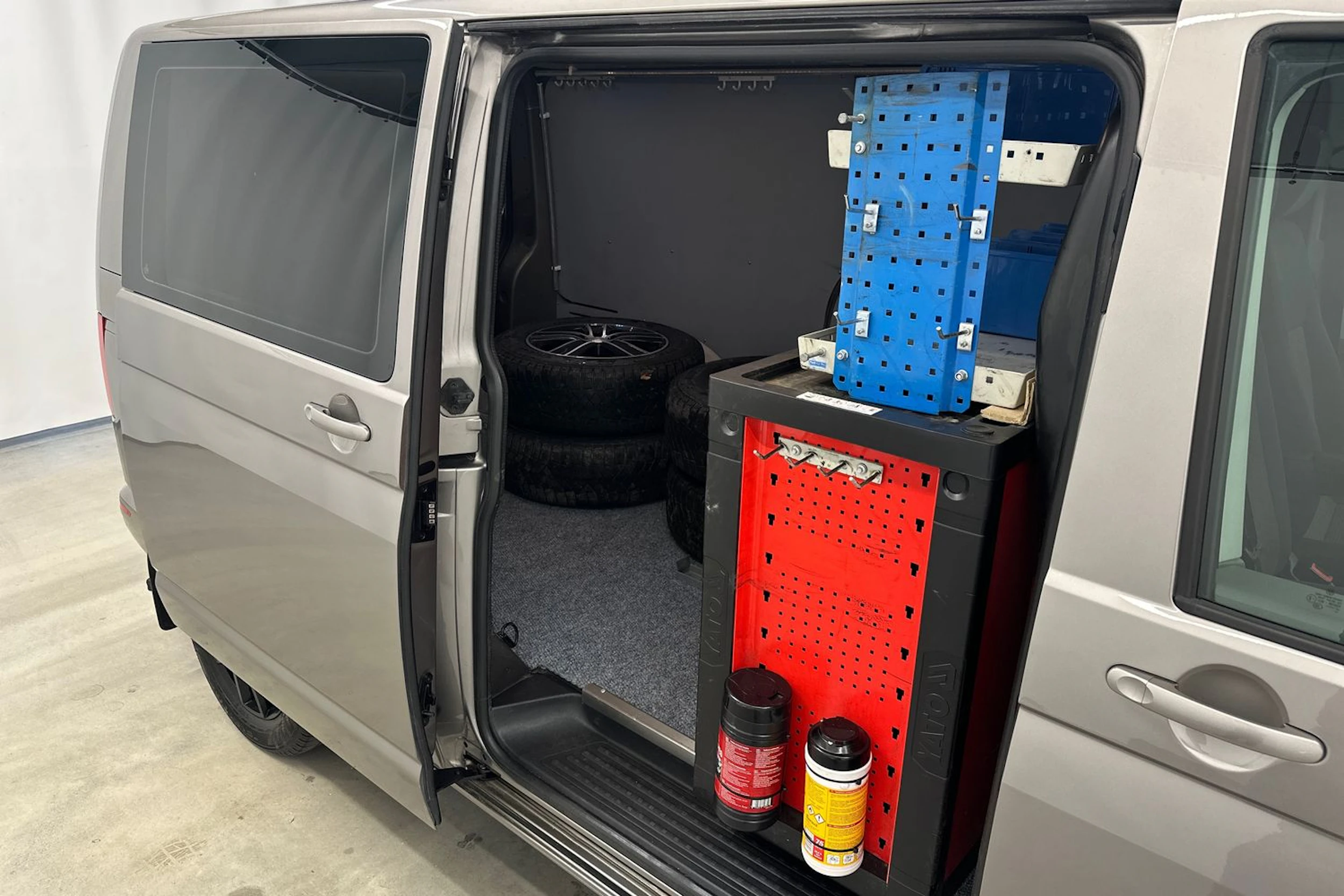 ruskea (beige) Volkswagen Transporter 2020 kuva 30.