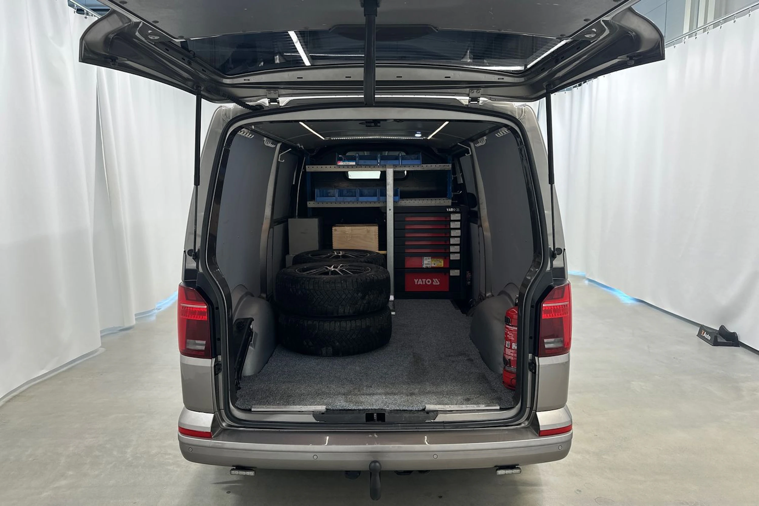 ruskea (beige) Volkswagen Transporter 2020 kuva 31.