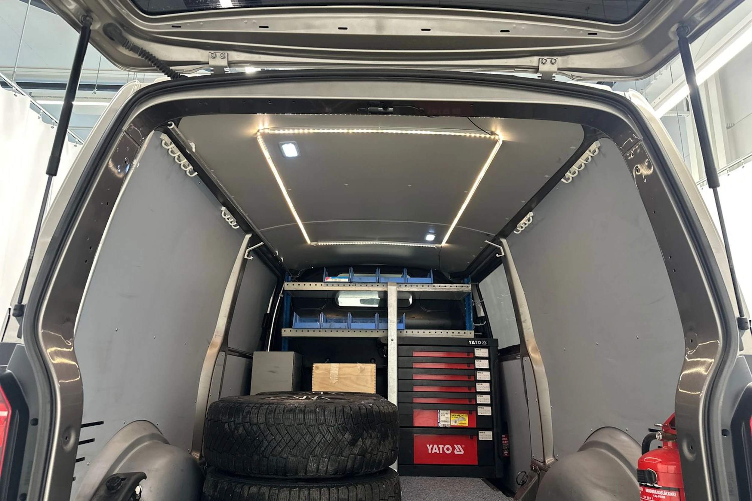 ruskea (beige) Volkswagen Transporter 2020 kuva 34.