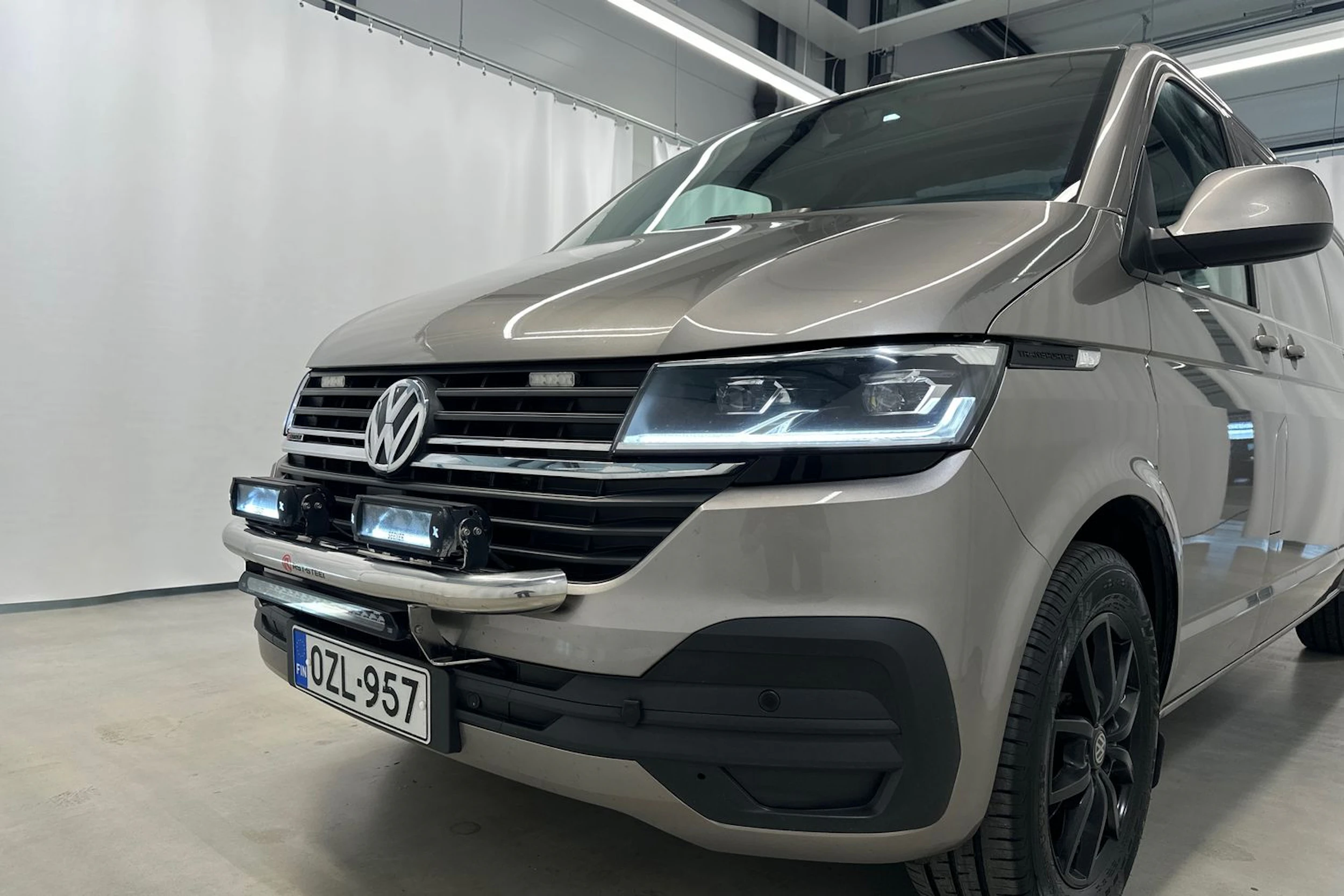 ruskea (beige) Volkswagen Transporter 2020 kuva 38.