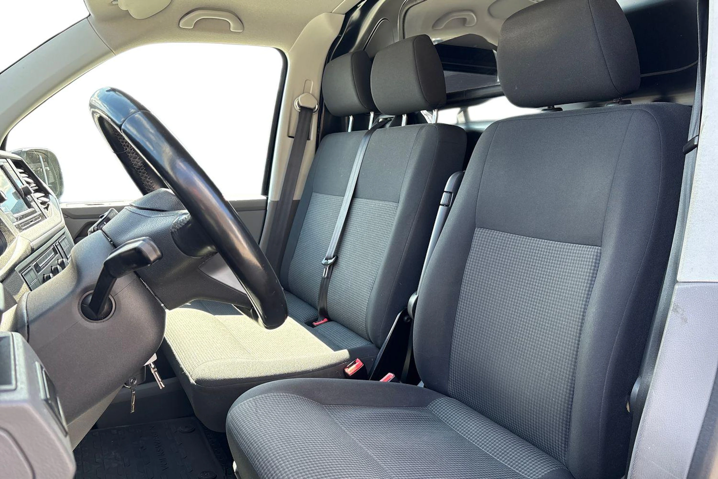 Musta Volkswagen TRANSPORTER 2020 kuva 9.