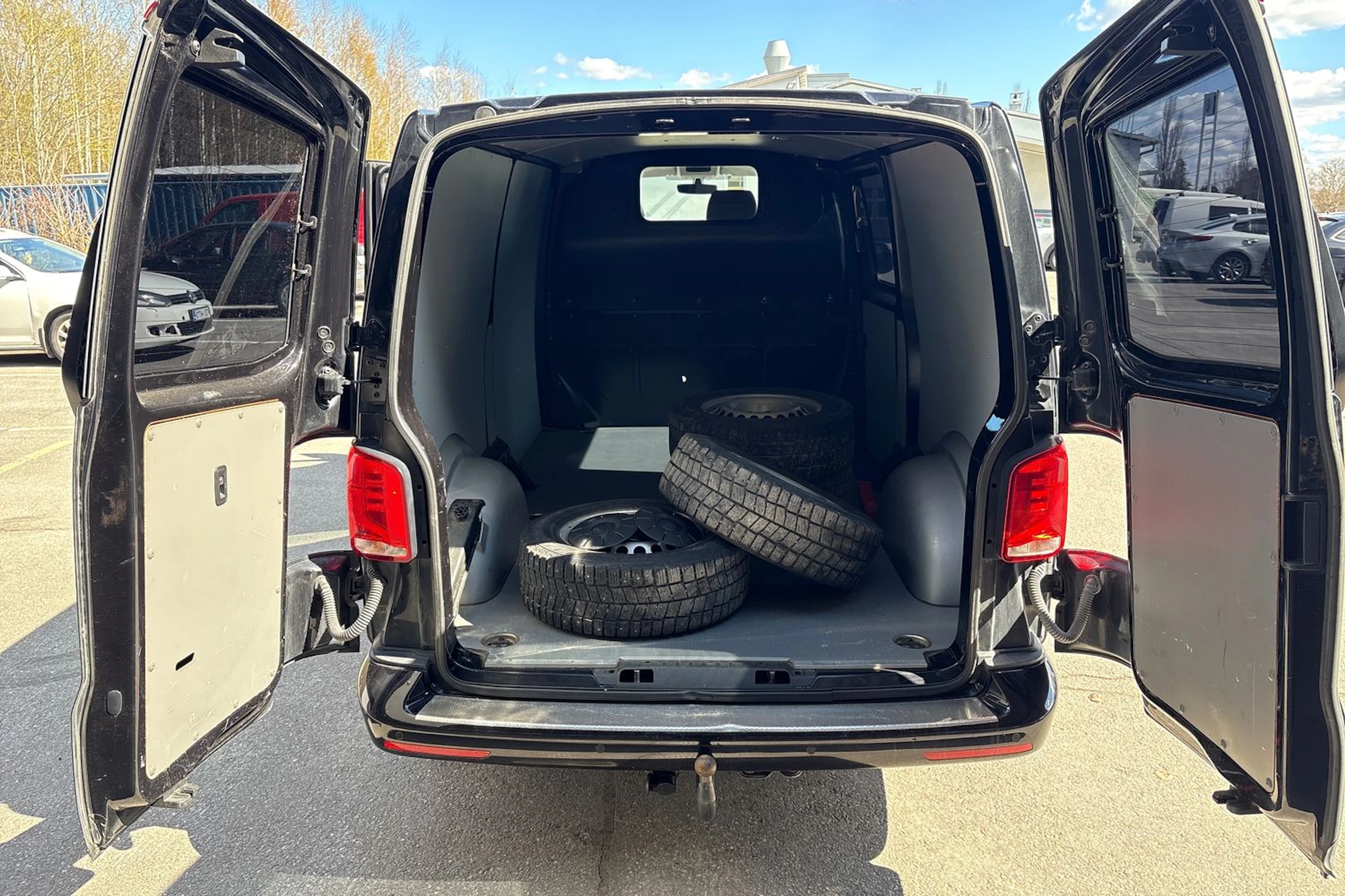 Musta Volkswagen TRANSPORTER 2020 kuva 15.