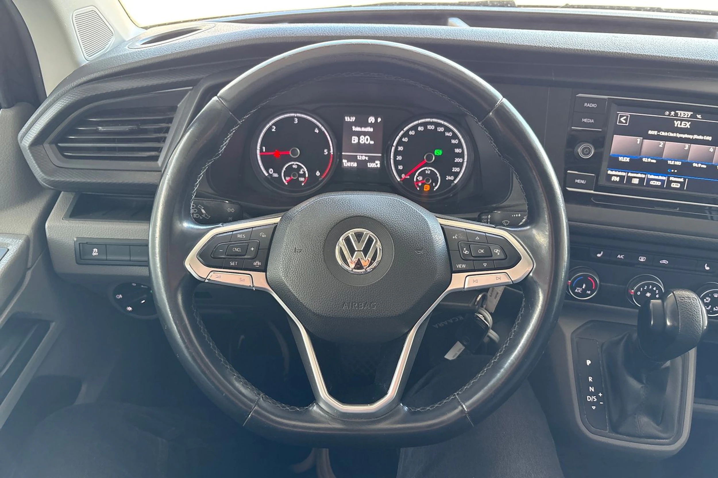 Musta Volkswagen TRANSPORTER 2020 kuva 16.