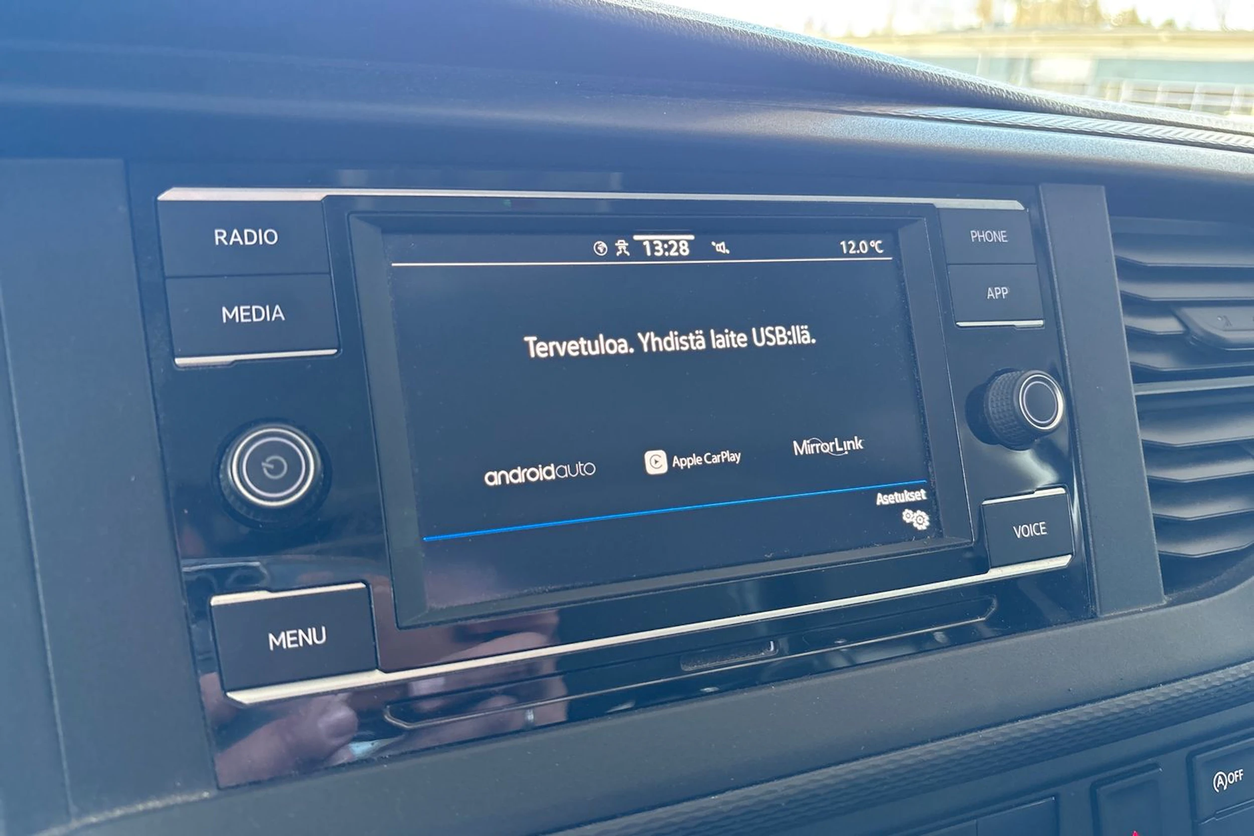 Musta Volkswagen TRANSPORTER 2020 kuva 18.