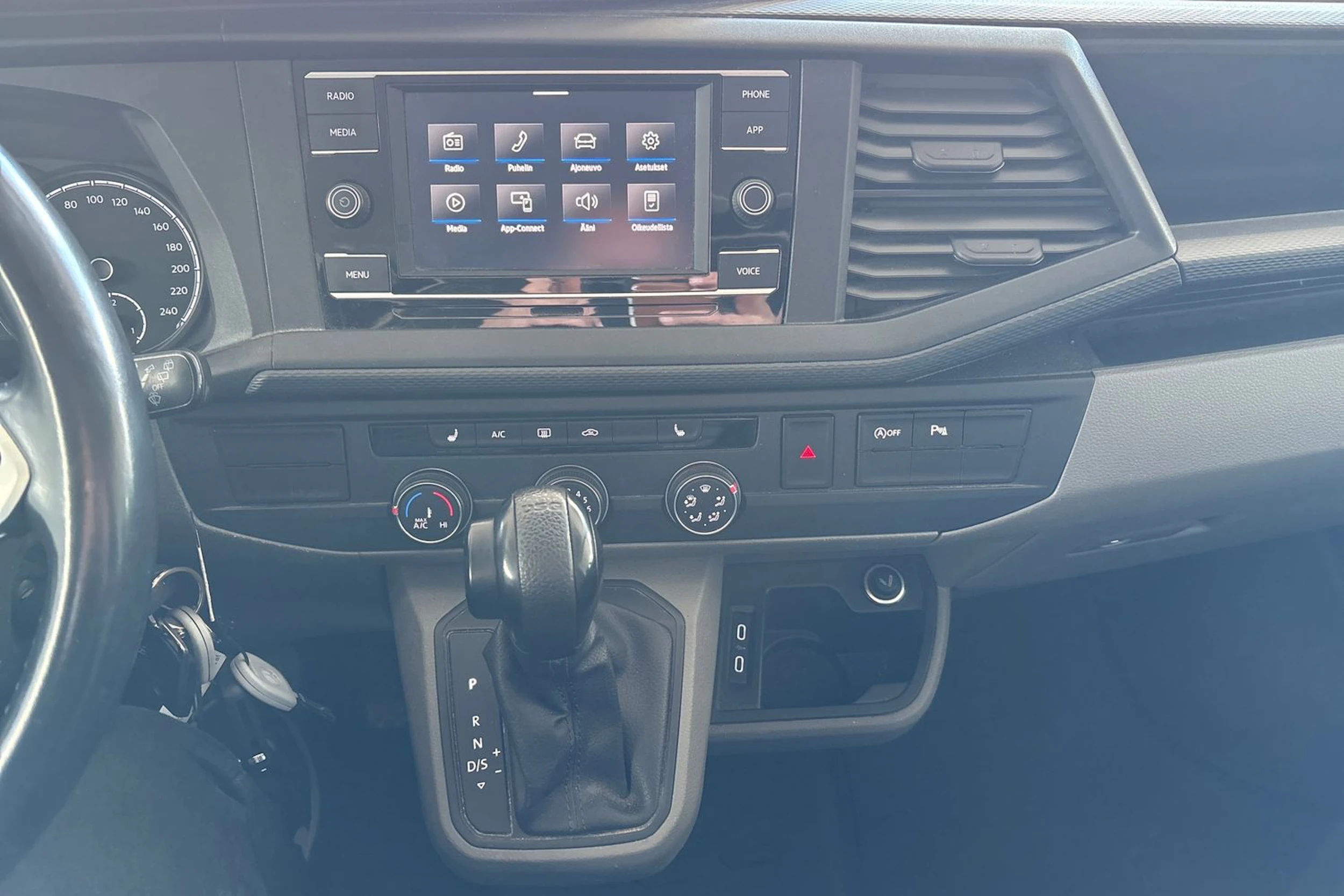 Musta Volkswagen TRANSPORTER 2020 kuva 19.