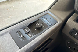 Musta Volkswagen TRANSPORTER 2020 kuva 22.