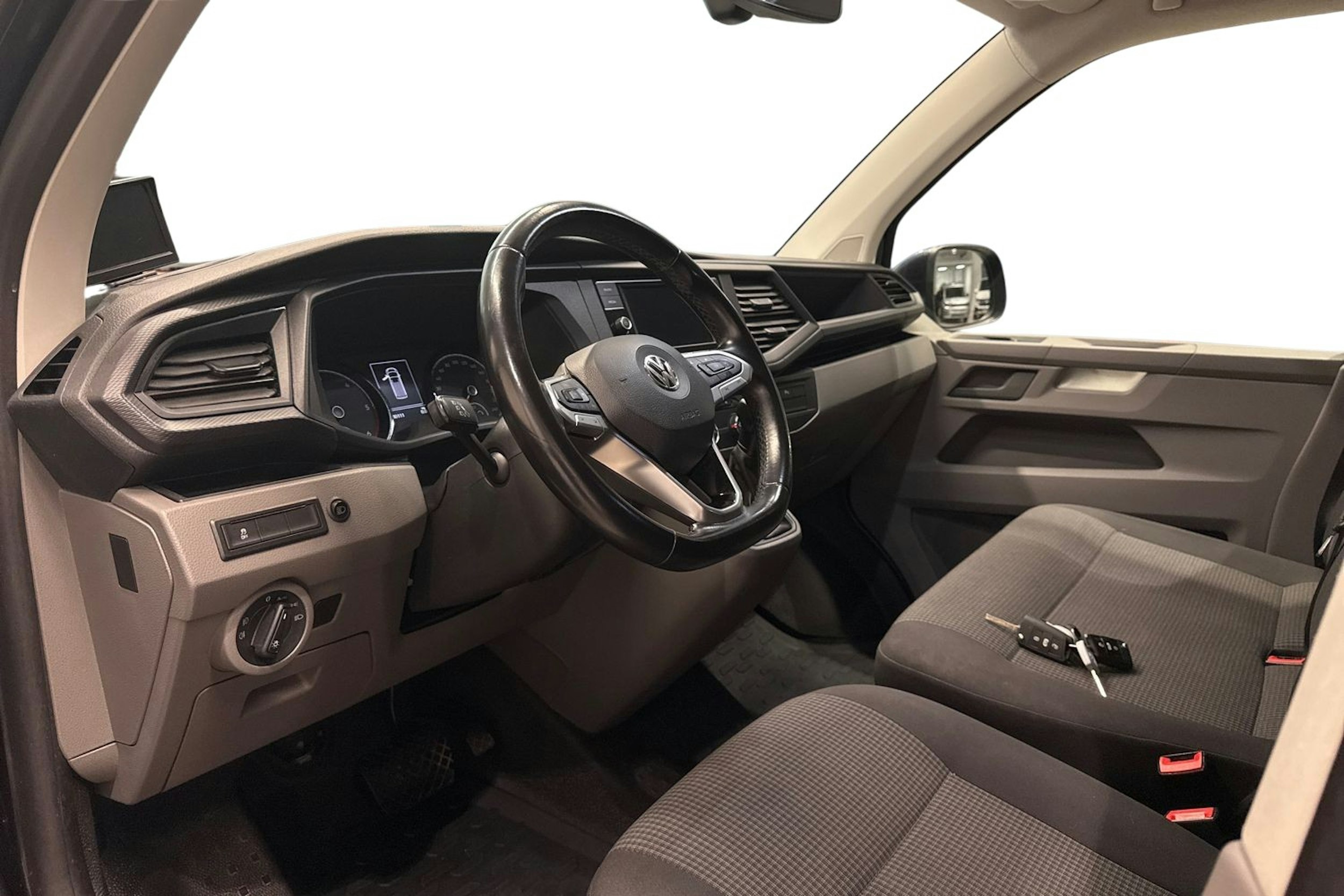 sininen Volkswagen Transporter 2020 kuva 7.