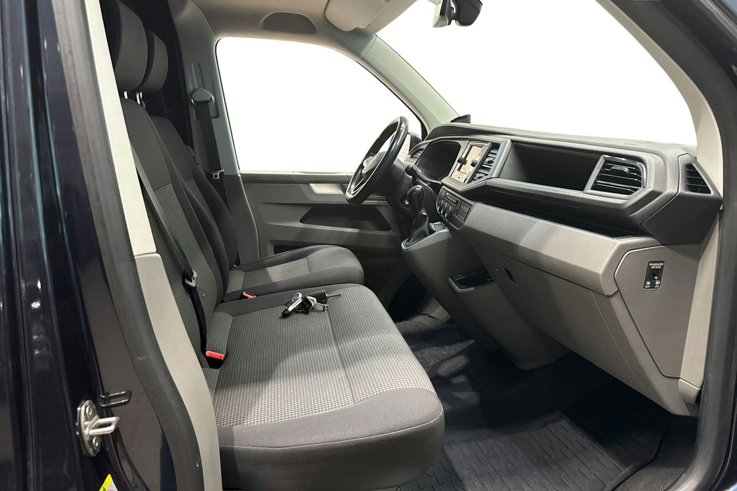 sininen Volkswagen Transporter 2020 kuva 10.